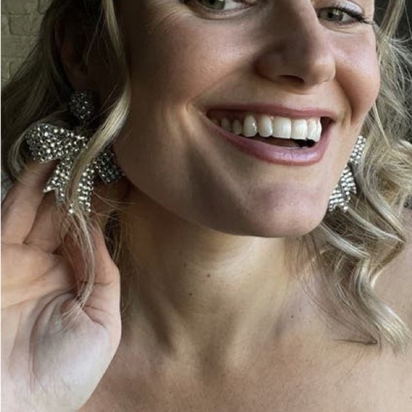 Oscar de la Renta Beaded Bow Earrings - Picture 4 of 6